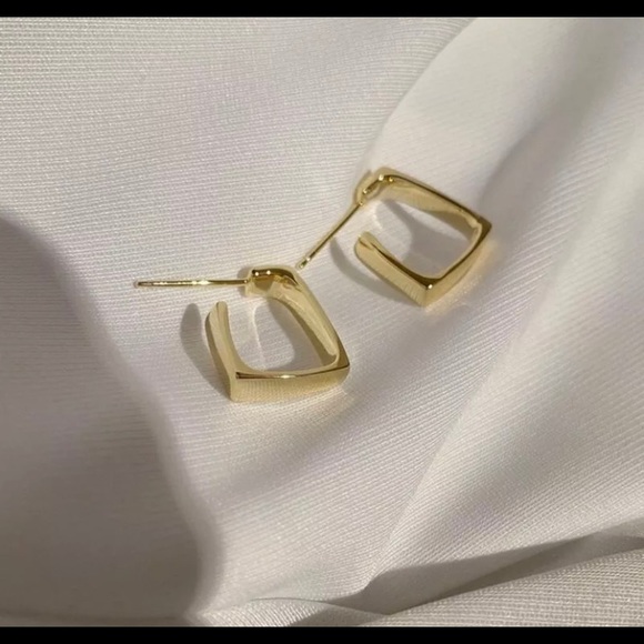 new 14K gold plated square shaped earrings - Picture 4 of 9